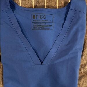 Figs Blue Scrub Top and Scrub Jogger Set in Ceil Blue
